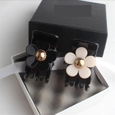 New Korea Style Exquisite Flower Pearl Small Hair Claws Black White Color Joker Hair Clips Clover Crabs Daily Hair Accessories