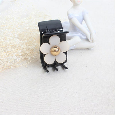 New Korea Style Exquisite Flower Pearl Small Hair Claws Black White Color Joker Hair Clips Clover Crabs Daily Hair Accessories